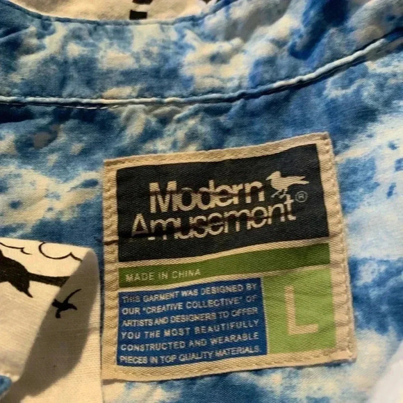 Modern Amusement Button Down Men’s Shirt Size Large Short Sleeve with Collar - Picture 12 of 13